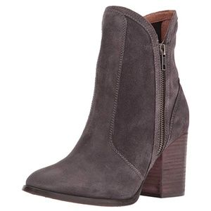Seychelles Women's Ankle Bootie

NWT